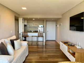 Alojamiento en el centro con vista parcial al lago y con cochera